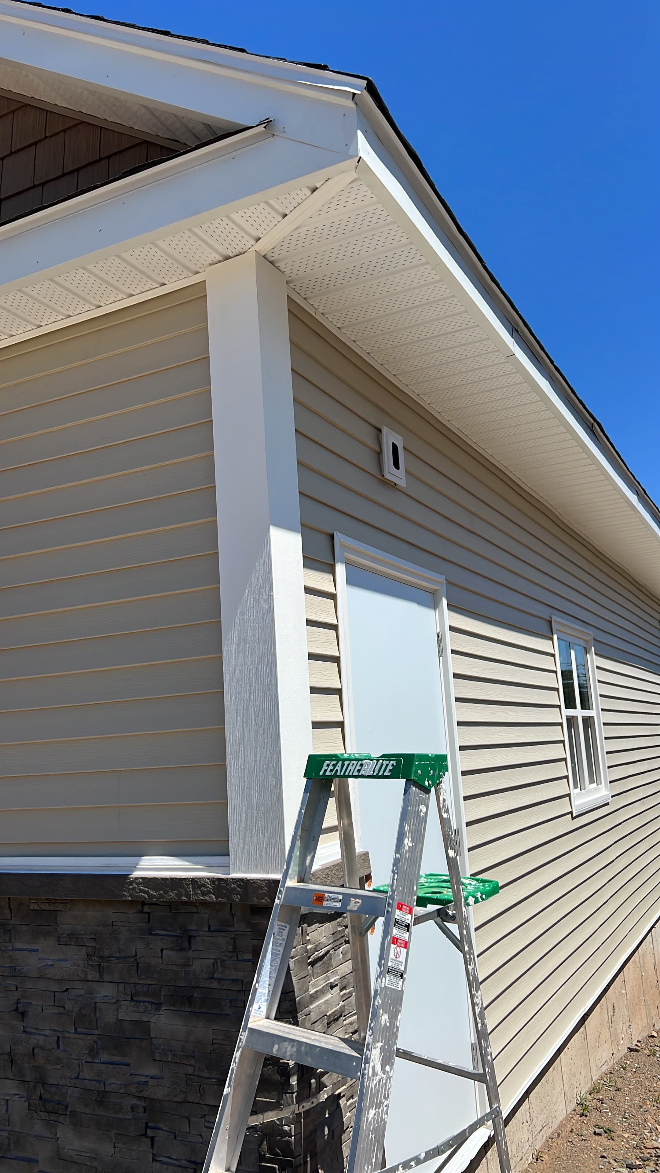 Roofing & Exteriors project photo 1